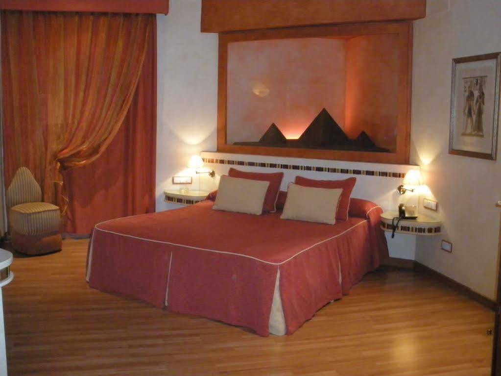 Hotel Alkalat Alcalá de Guadaira Exteriér fotografie